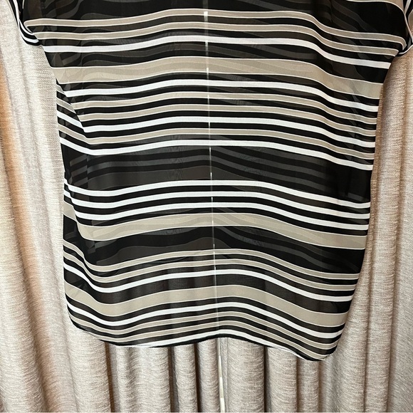 Soprano Black and Grey Stripe Short Sleeve Blouse Size Medium - Picture 11 of 13